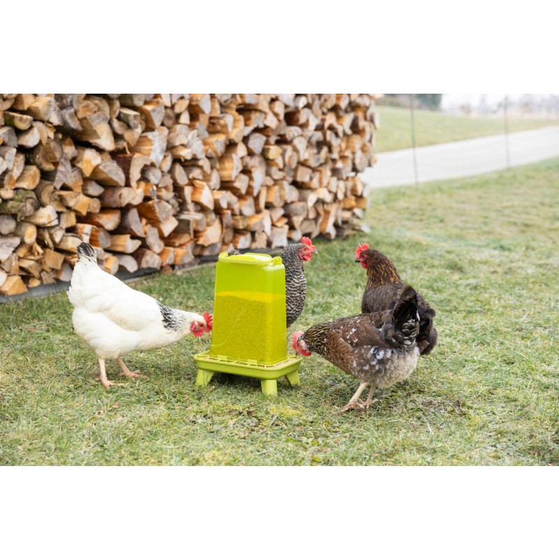 Krmni avtomat z opornimi nogami