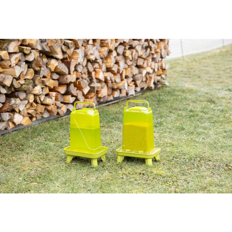 Krmni avtomat z opornimi nogami