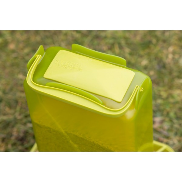 Krmni avtomat z opornimi nogami