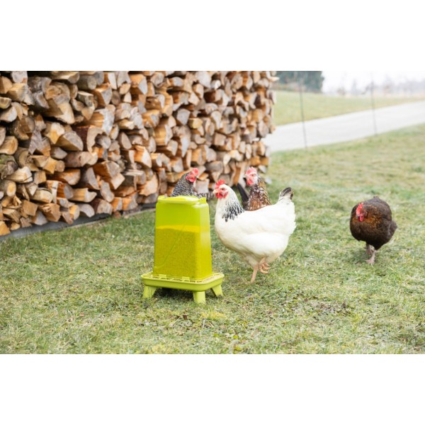 Krmni avtomat z opornimi nogami