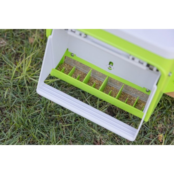 SmartCoop krmni avtomat z zaščitno loputo