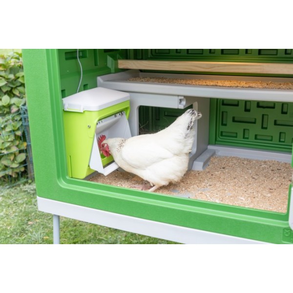 SmartCoop krmni avtomat z zaščitno loputo