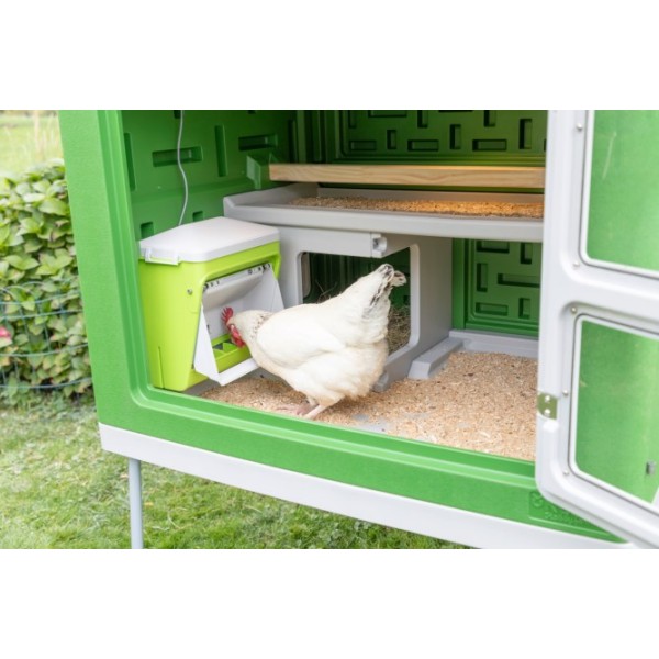 SmartCoop krmni avtomat z zaščitno loputo